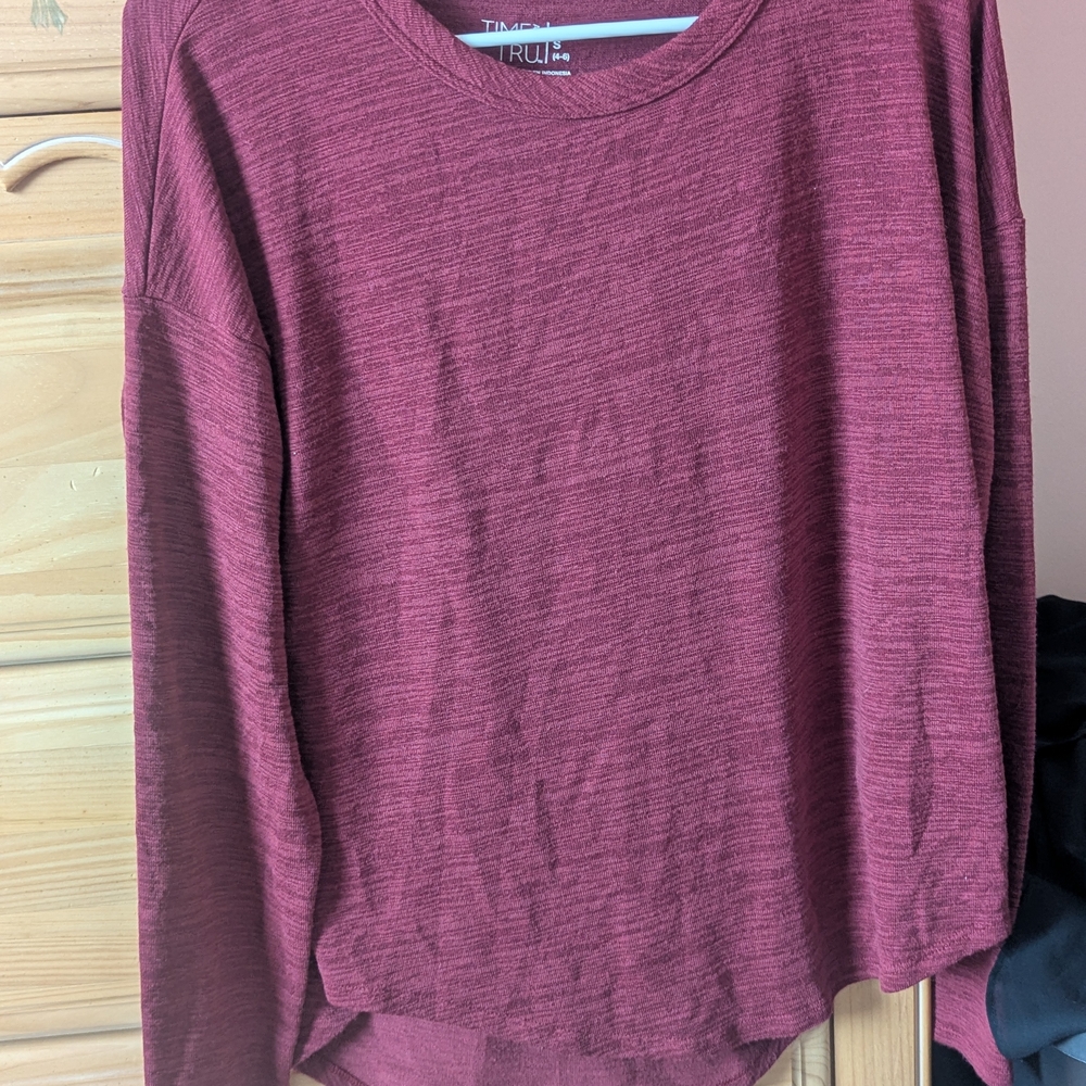 Time and Tru Women's Burgundy Long Sleeve Top